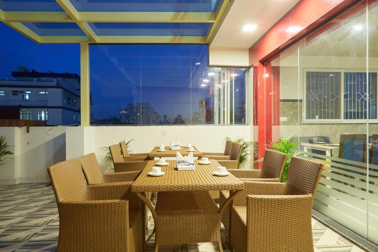 Vovo Premier Hotel Bangalore Exterior photo