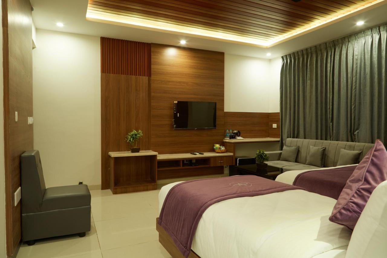 Vovo Premier Hotel Bangalore Exterior photo