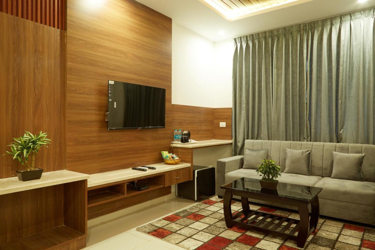 Vovo Premier Hotel Bangalore Exterior photo
