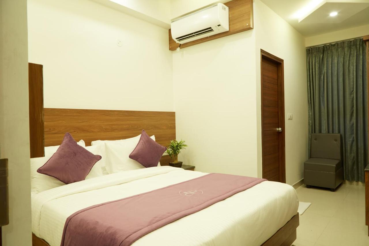 Vovo Premier Hotel Bangalore Exterior photo