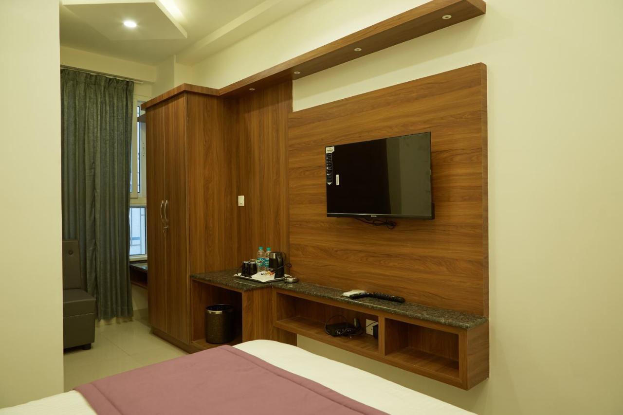 Vovo Premier Hotel Bangalore Exterior photo