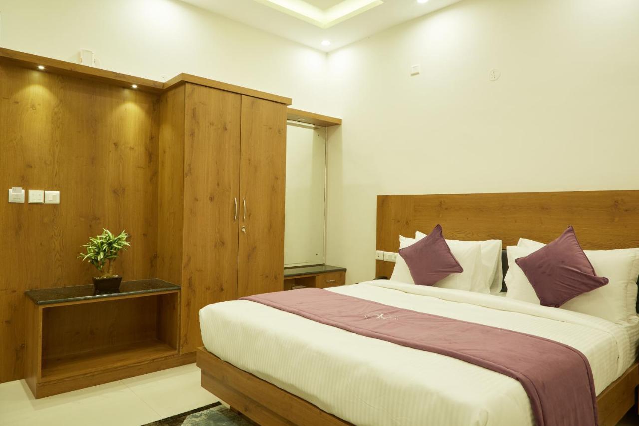Vovo Premier Hotel Bangalore Exterior photo