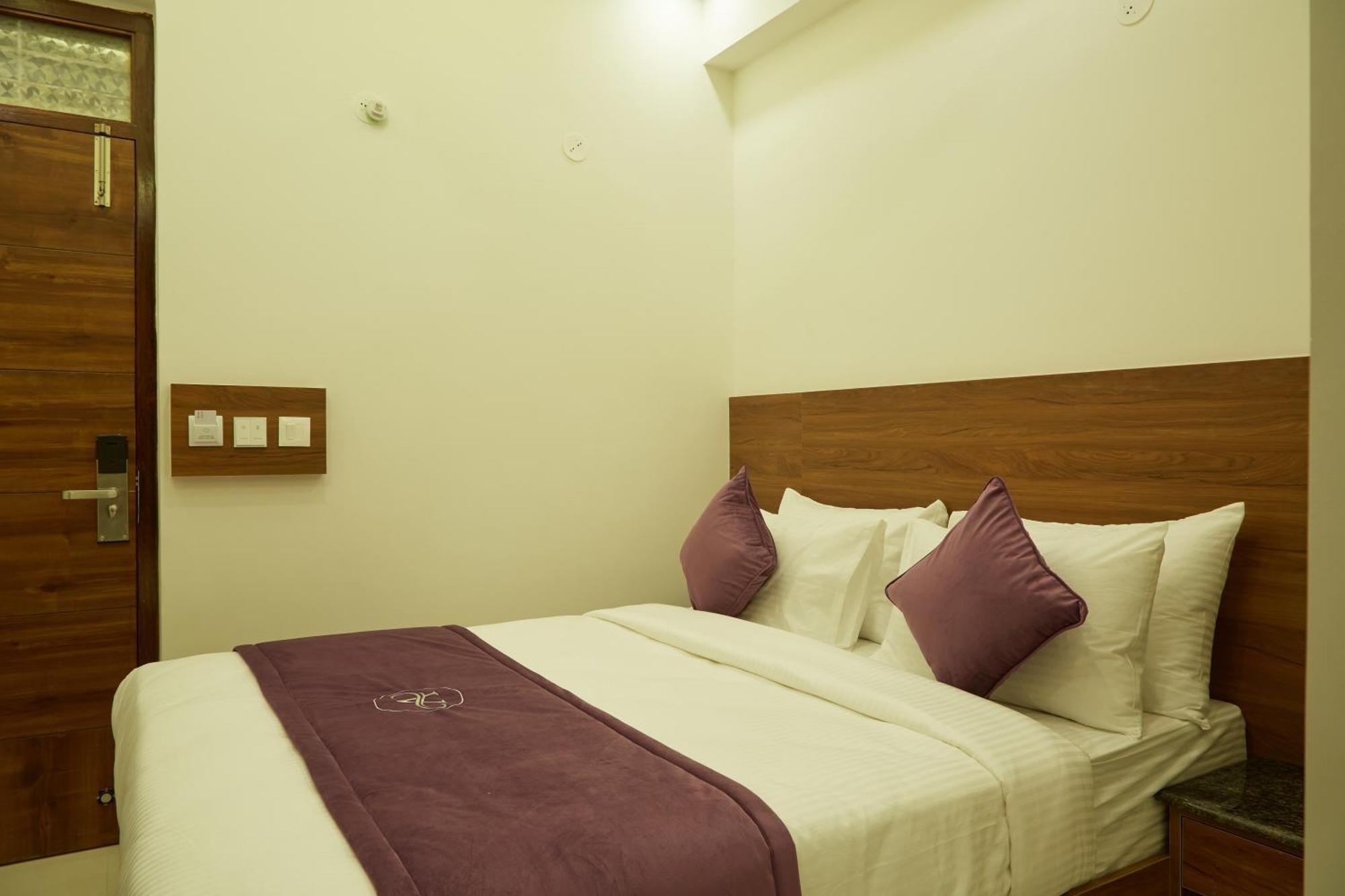 Vovo Premier Hotel Bangalore Exterior photo